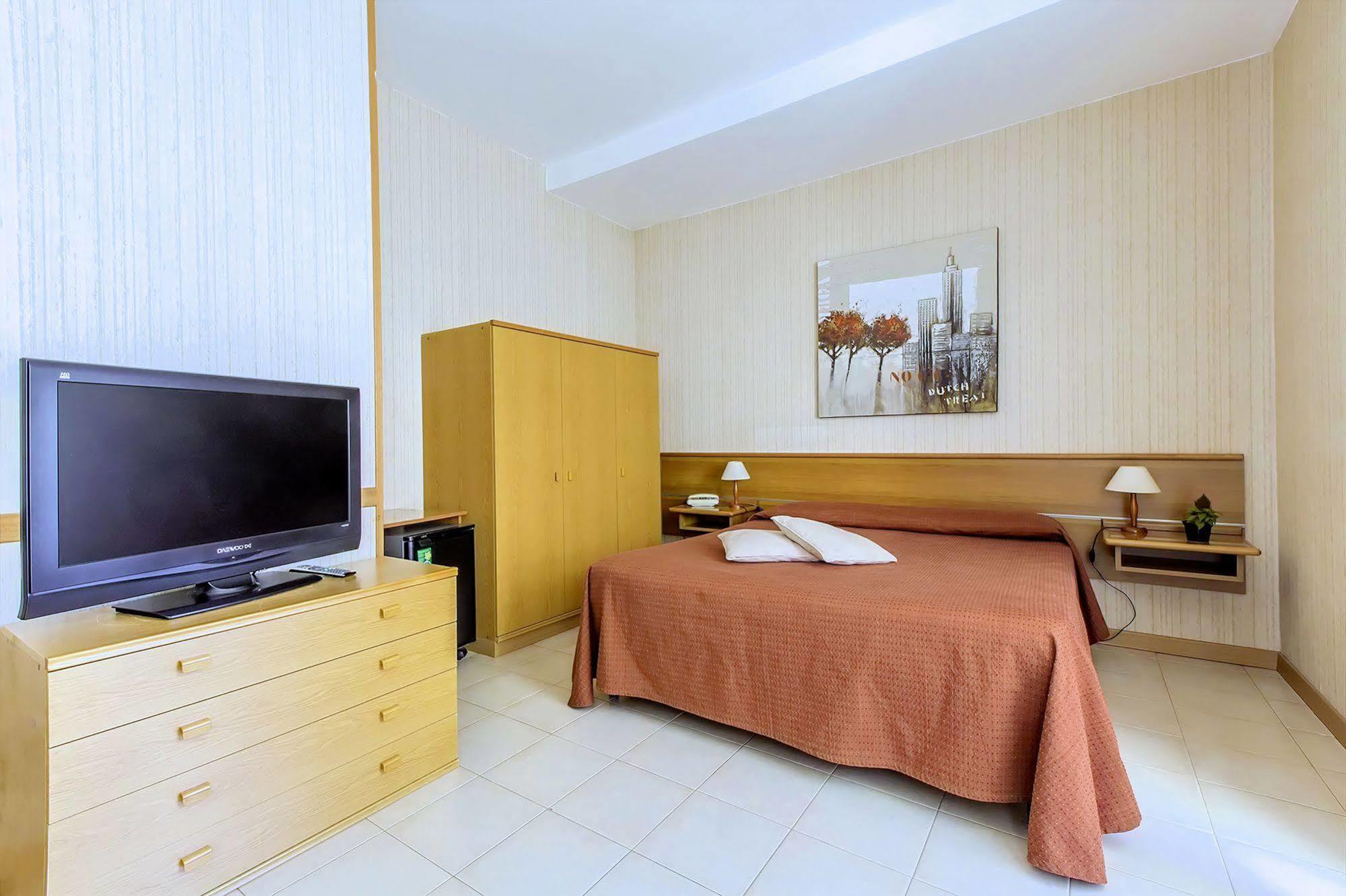 Hotel Residence Ulivi E Palme Cagliari Kültér fotó
